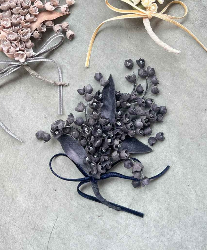 1300 corsage
