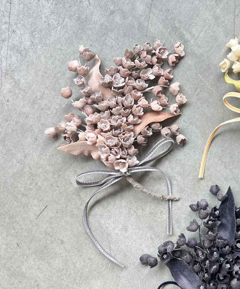1300 corsage