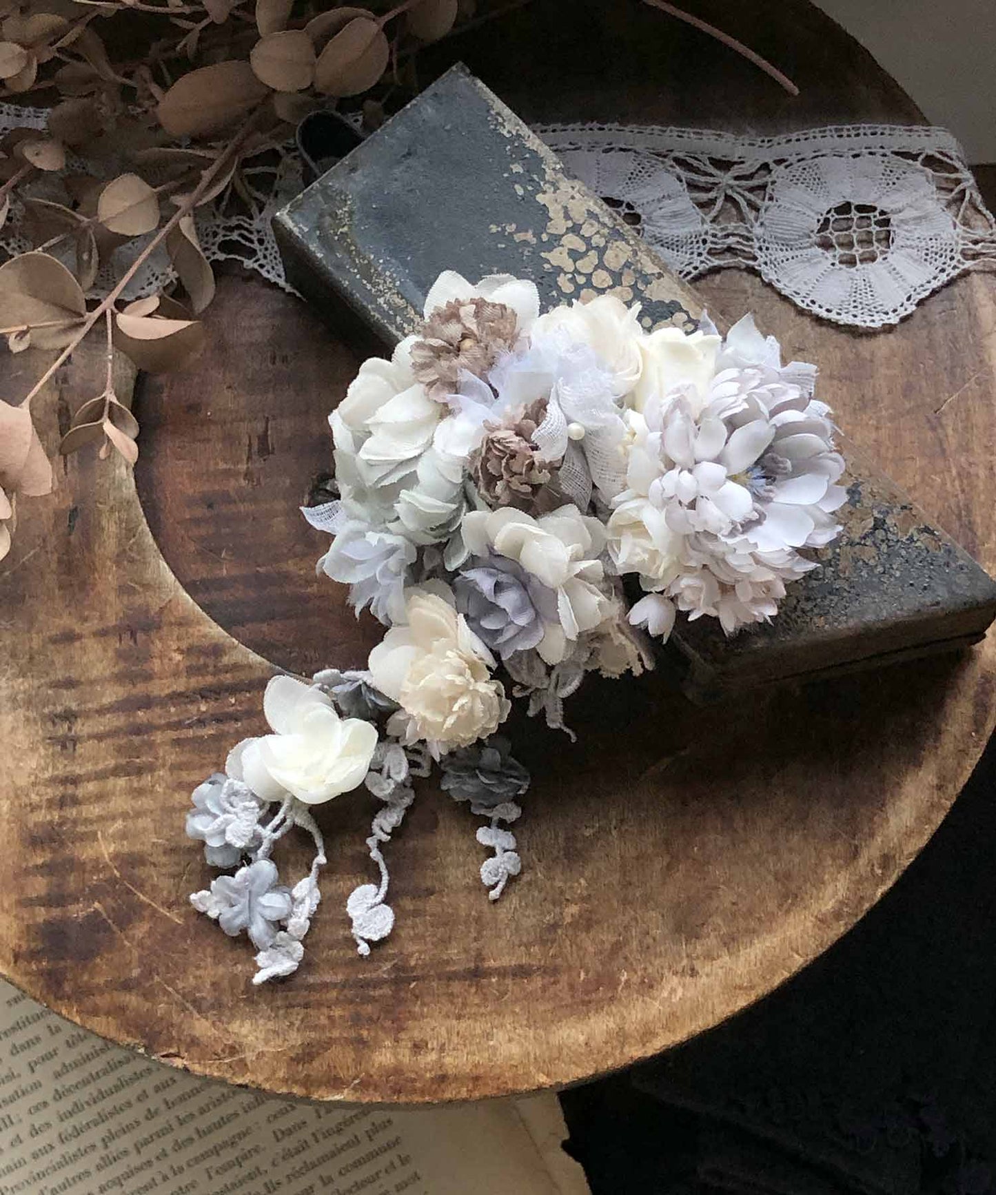 1605 corsage