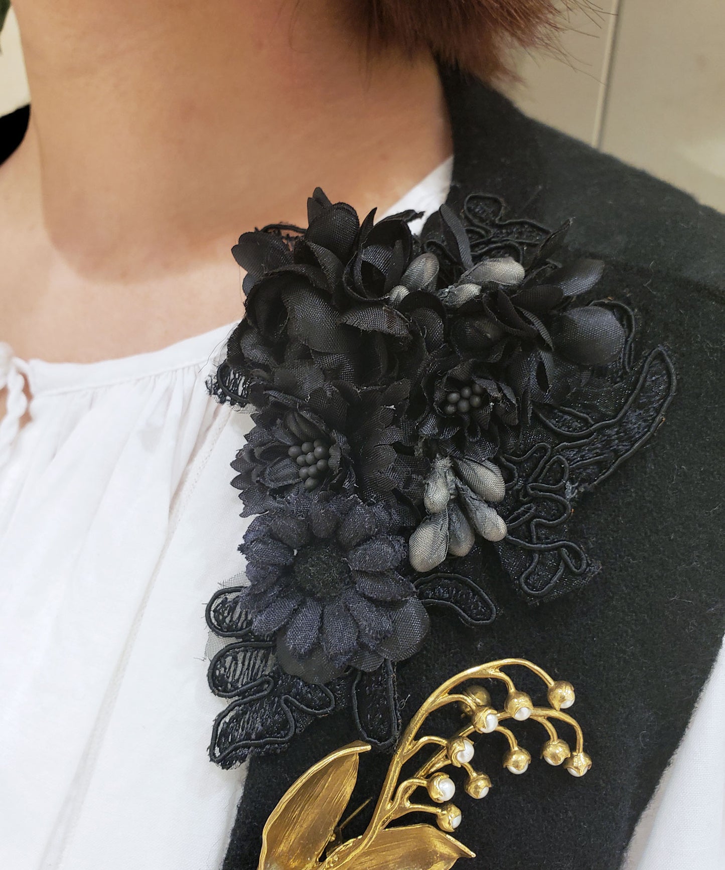 2435 corsage