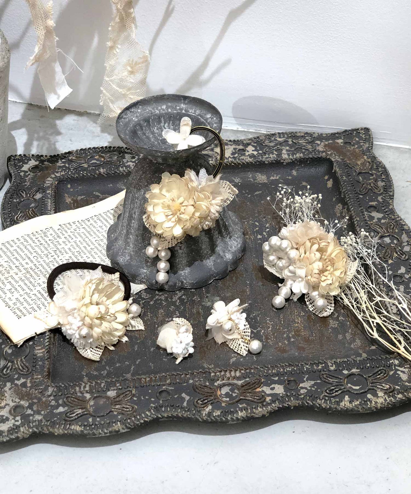 コットンパールと布花のイヤリング