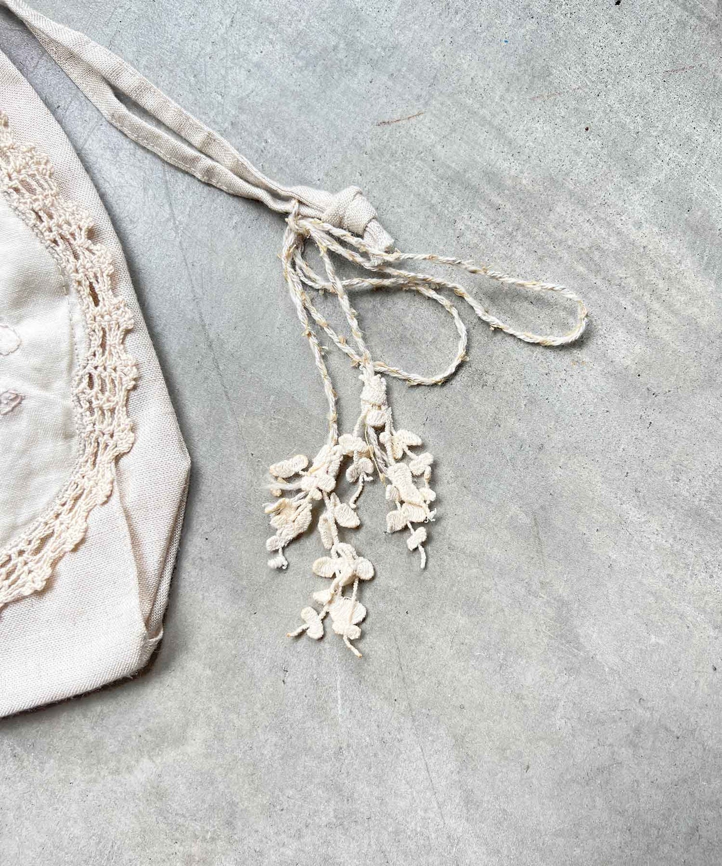 【1点限定】刺繍レースの巾着ポーチ