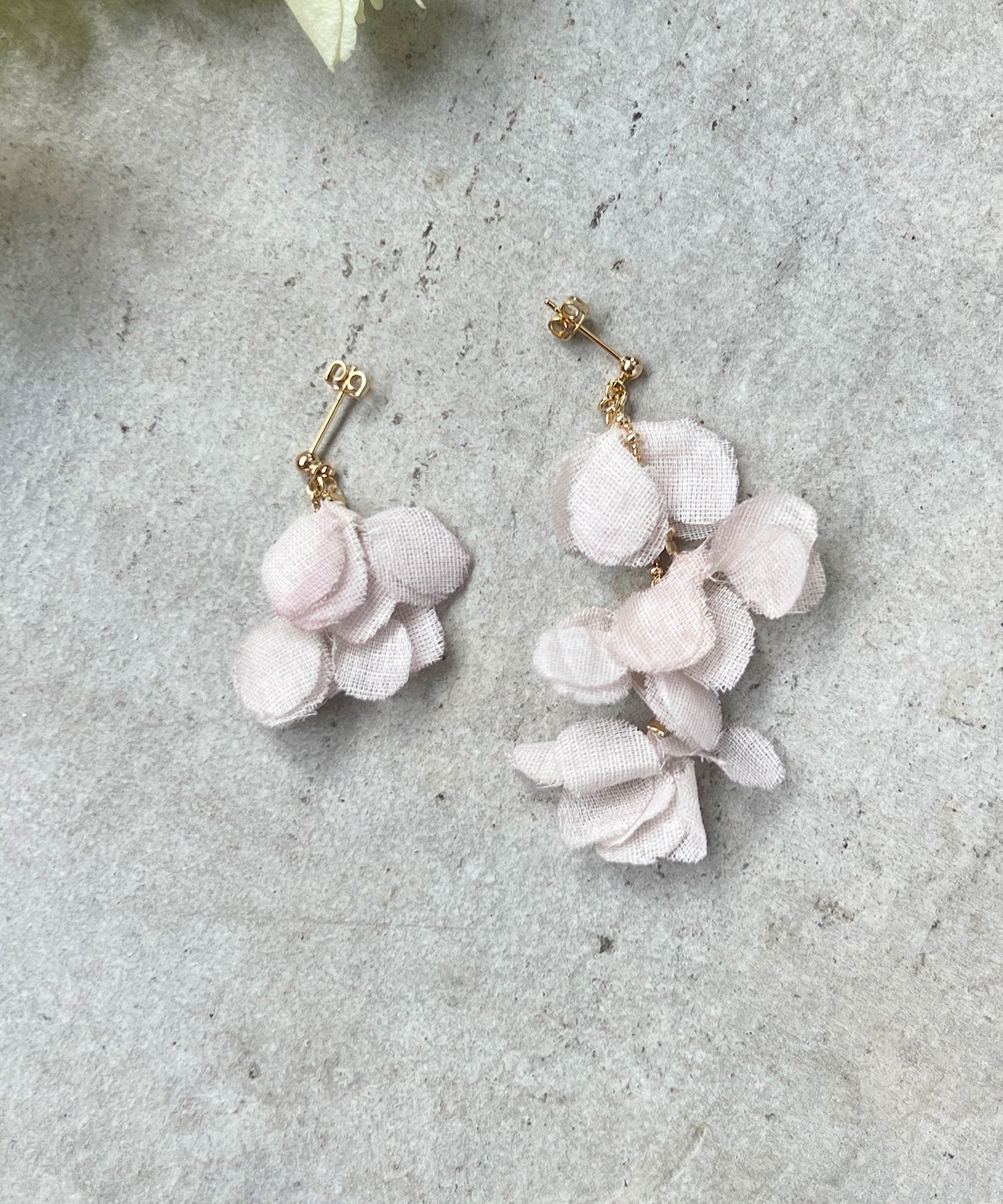 あじさいチェーンの揺れるピアス