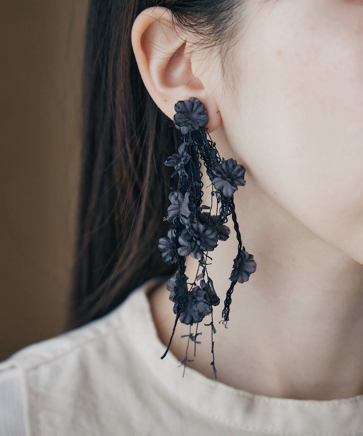 小さなお花のアシンメトリーピアス/イヤリング