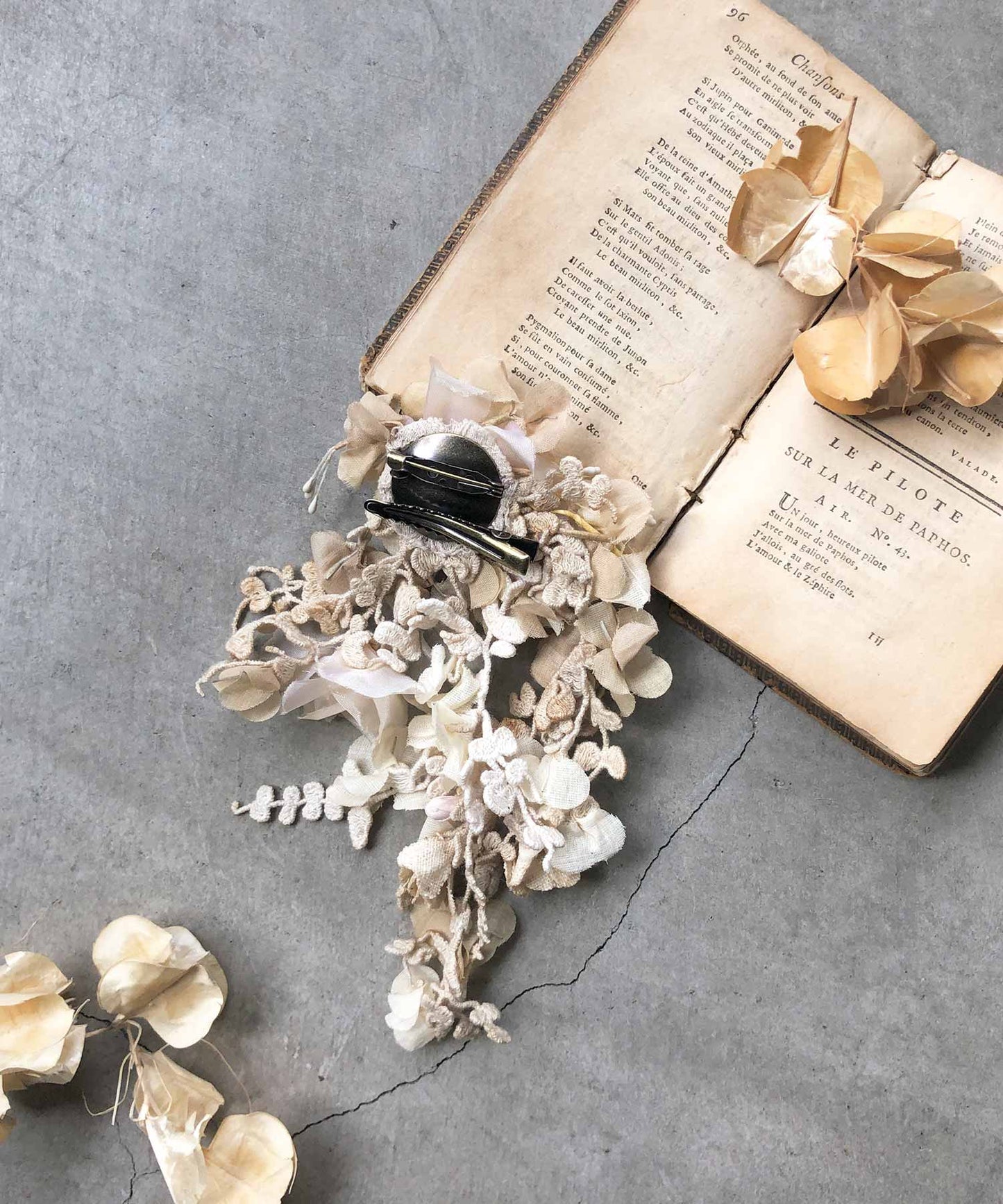 3325 corsage