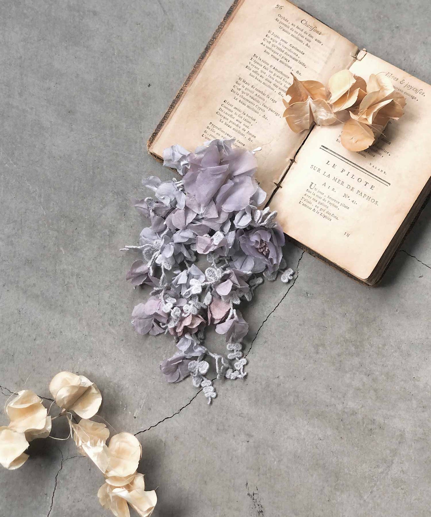 3325 corsage