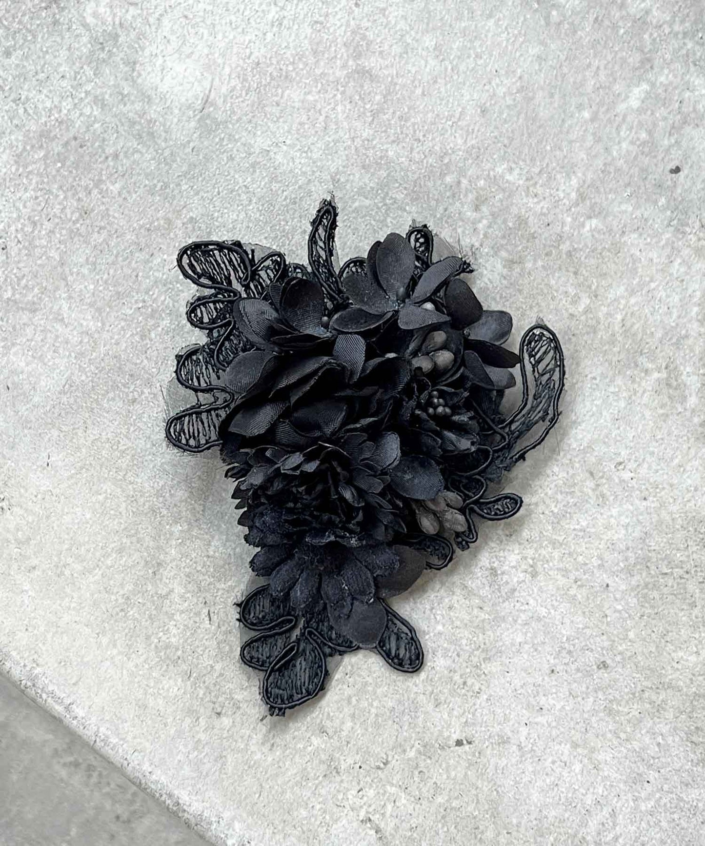 2435 corsage