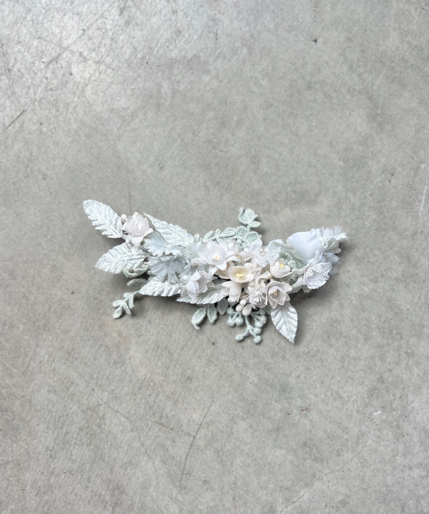 ツルリーフとお花のクリップ