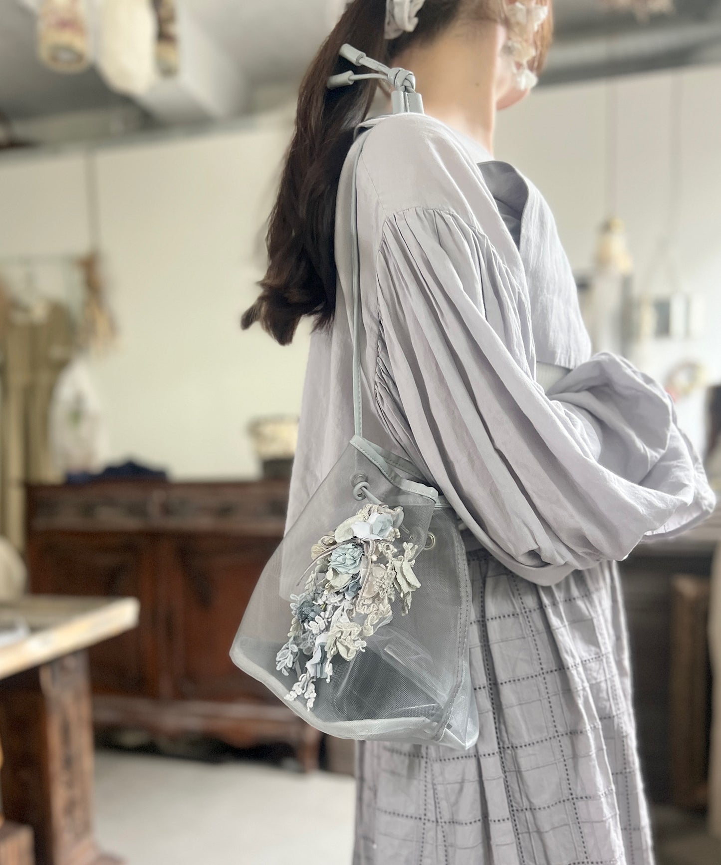 メッシュ素材の巾着バッグ