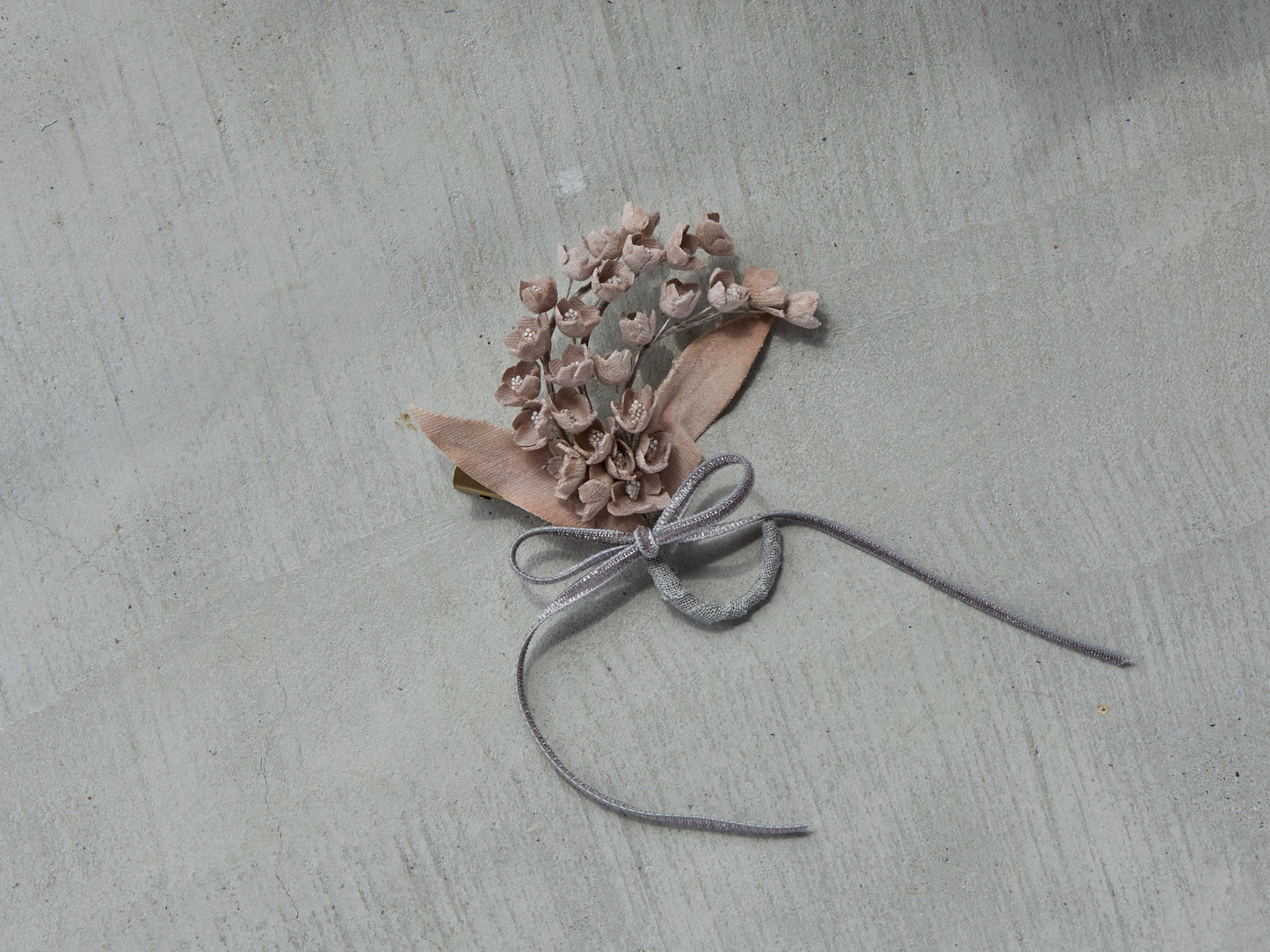 1305 corsage