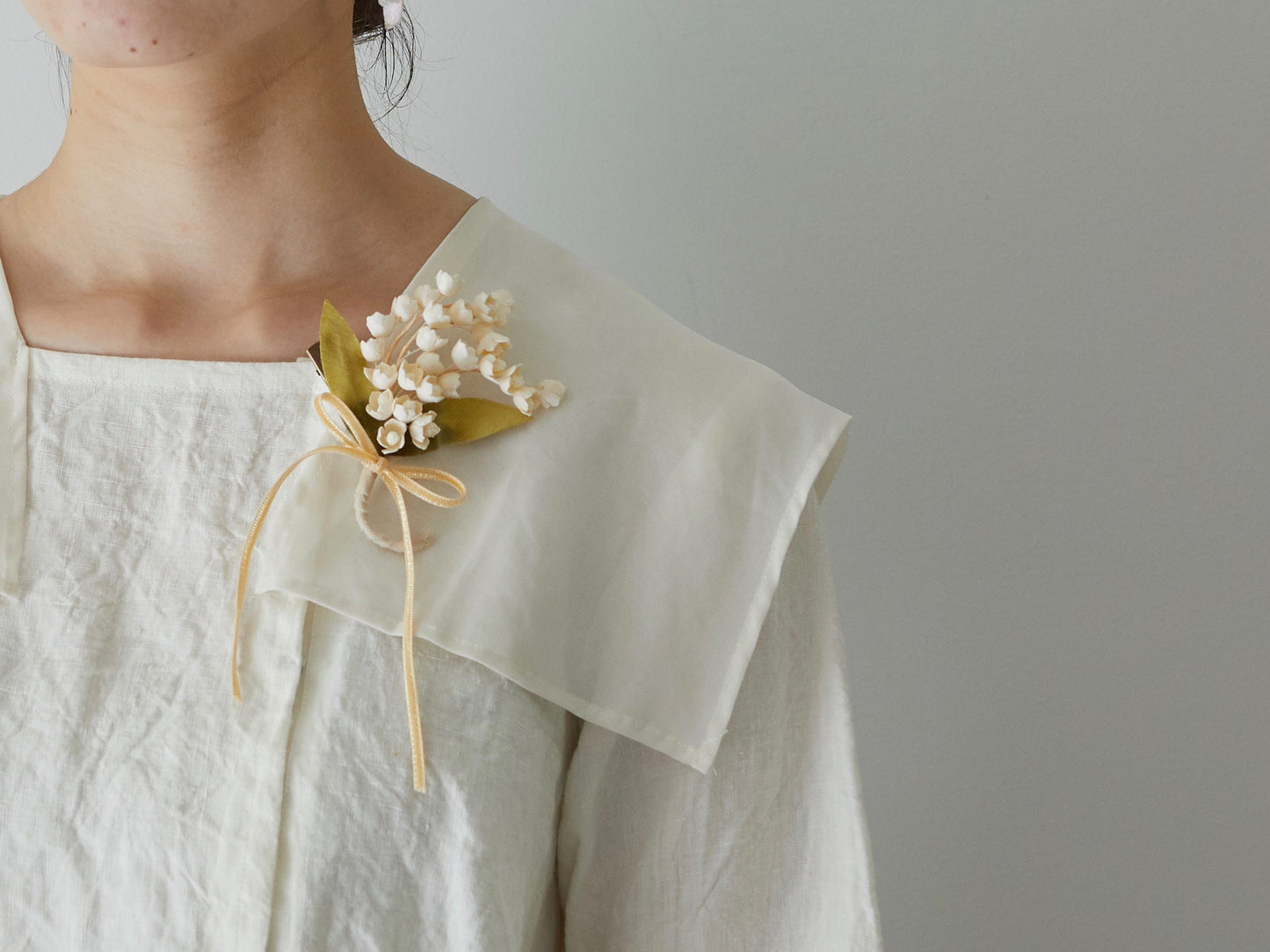 1305 corsage