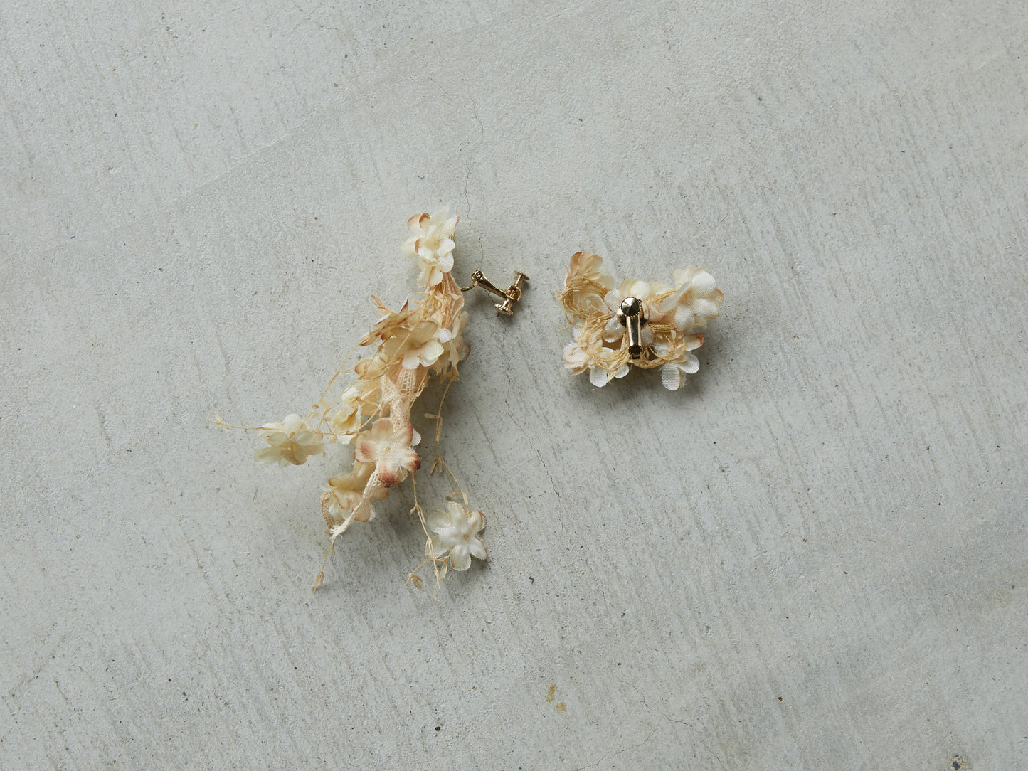 1612-E clip-on earrings