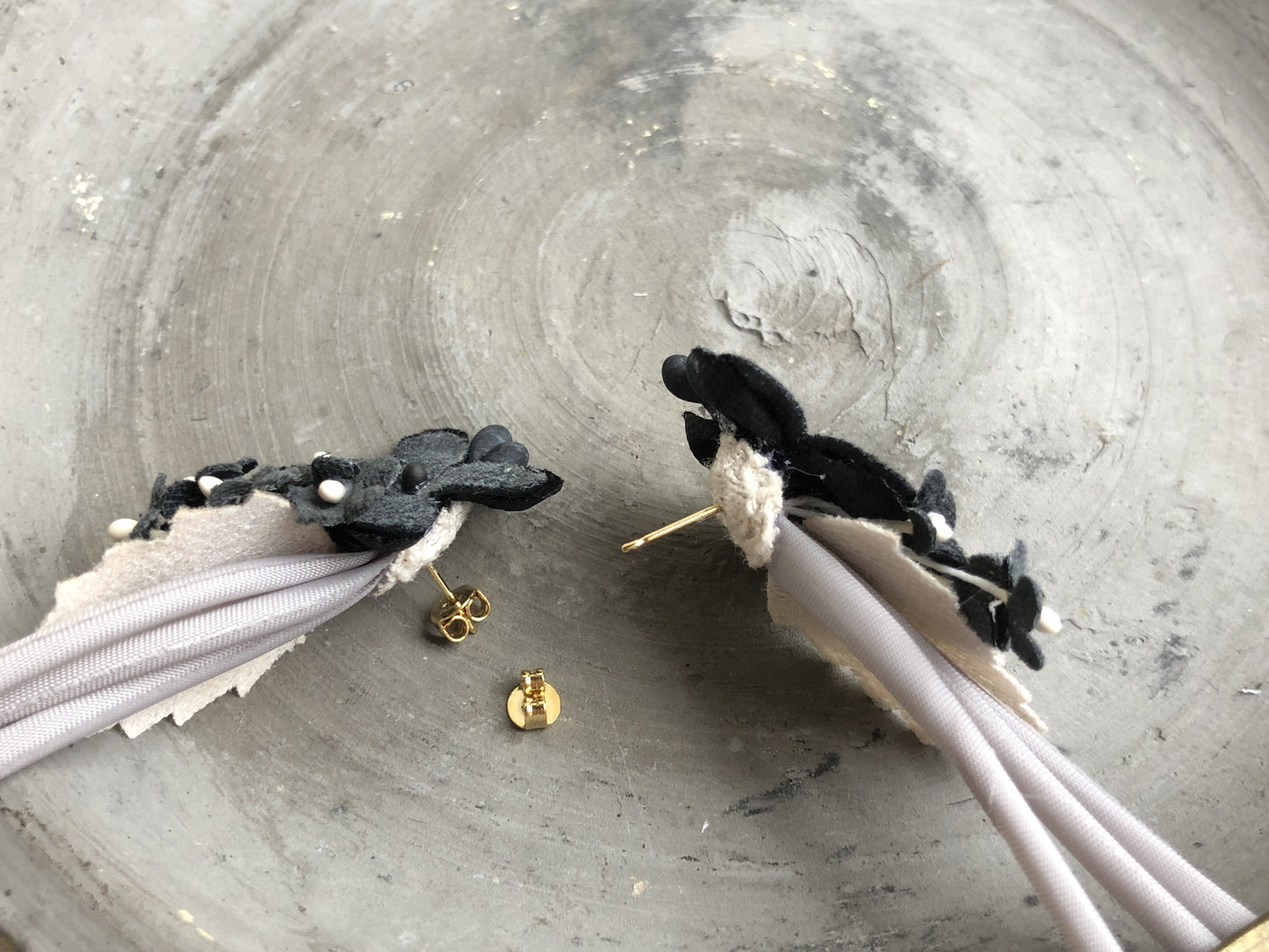お花のバイカラーピアス/イヤリング