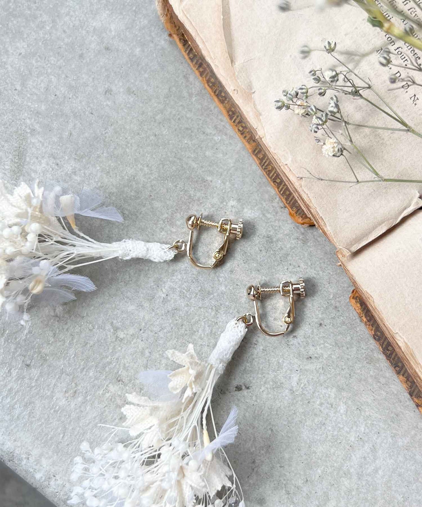 3512-E clip-on earrings