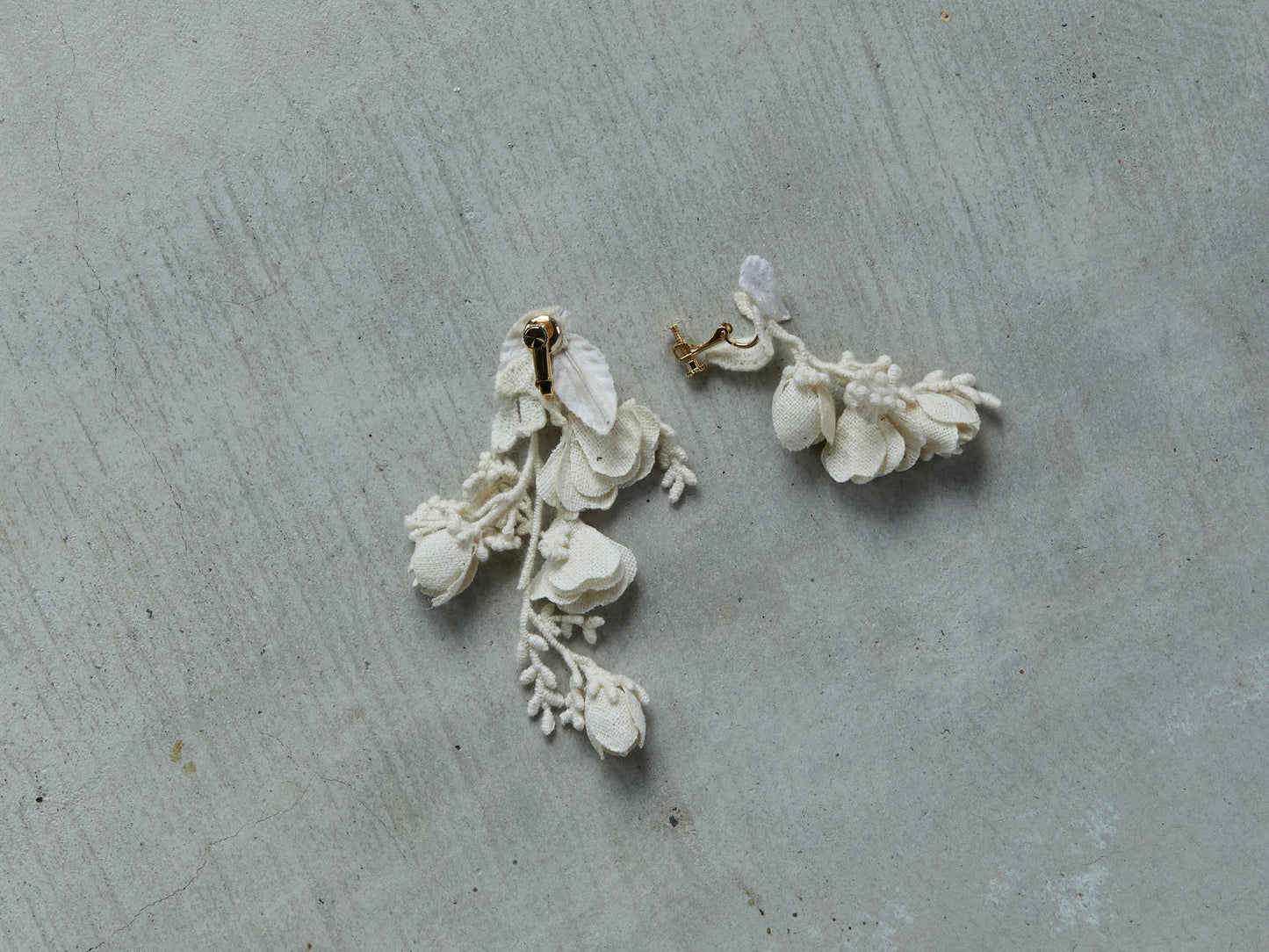 2482-E clip-on earrings