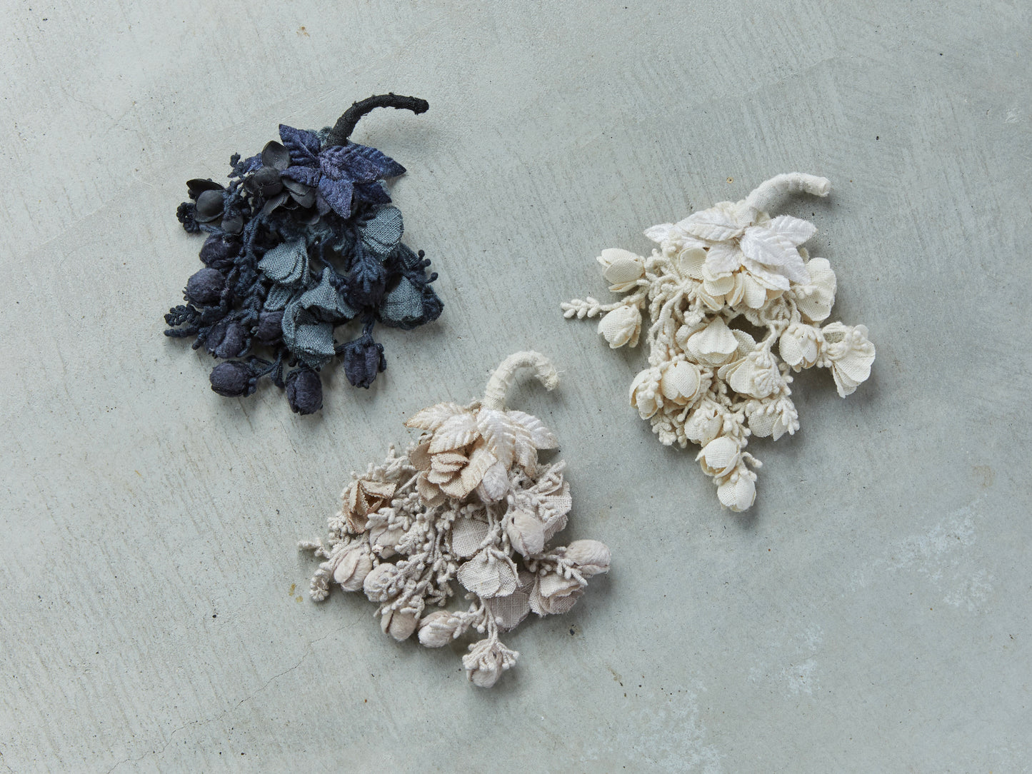 2485 corsage