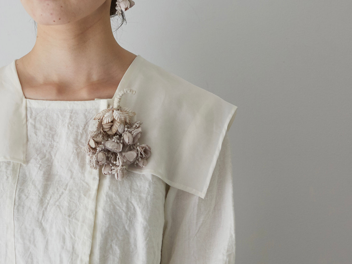 2485 corsage