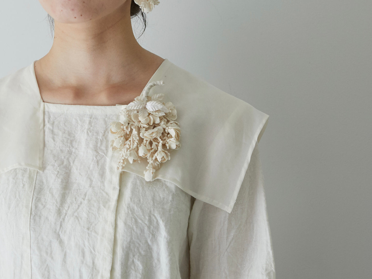 2485 corsage