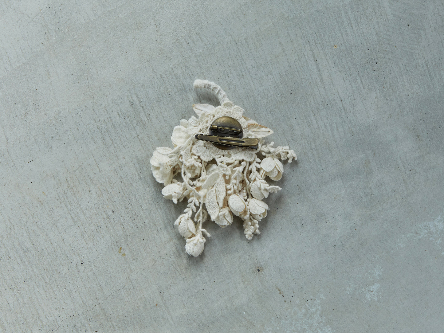 2485 corsage