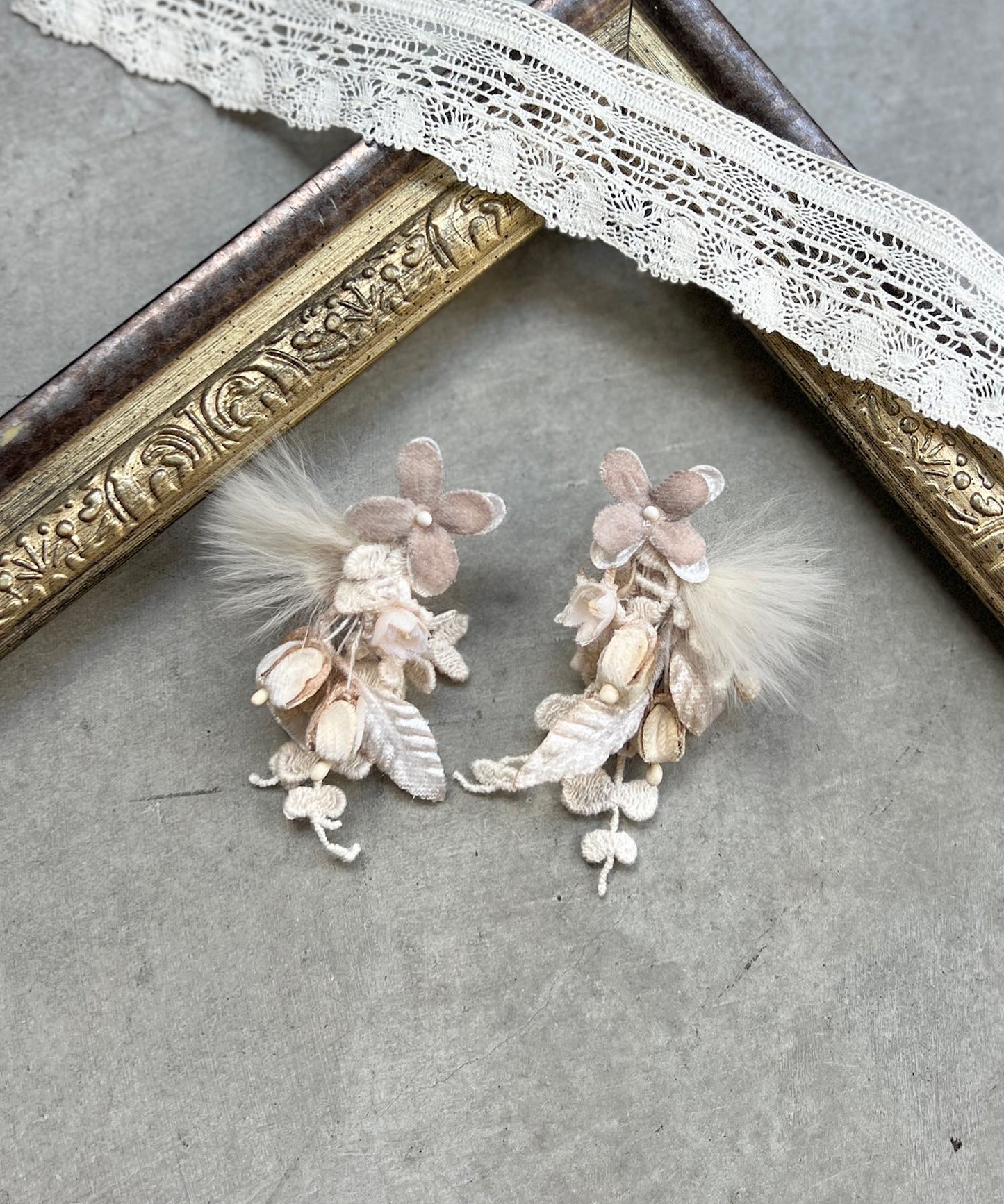 ファーとライラックのピアス/イヤリング