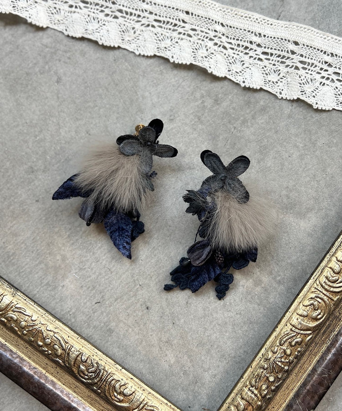 ファーとライラックのピアス/イヤリング