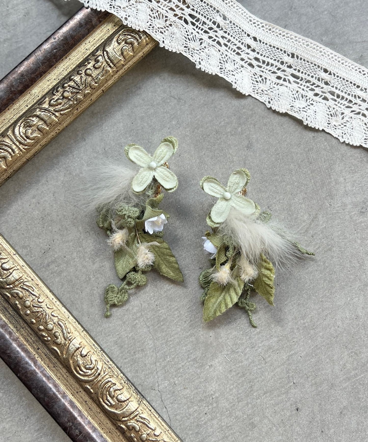 ファーとライラックのピアス/イヤリング