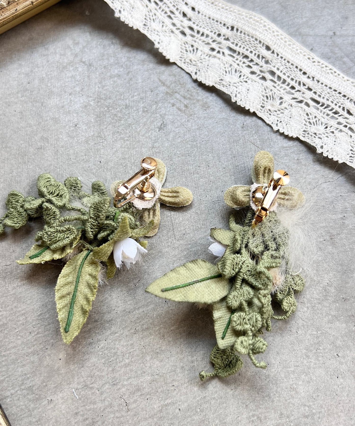 ファーとライラックのピアス/イヤリング