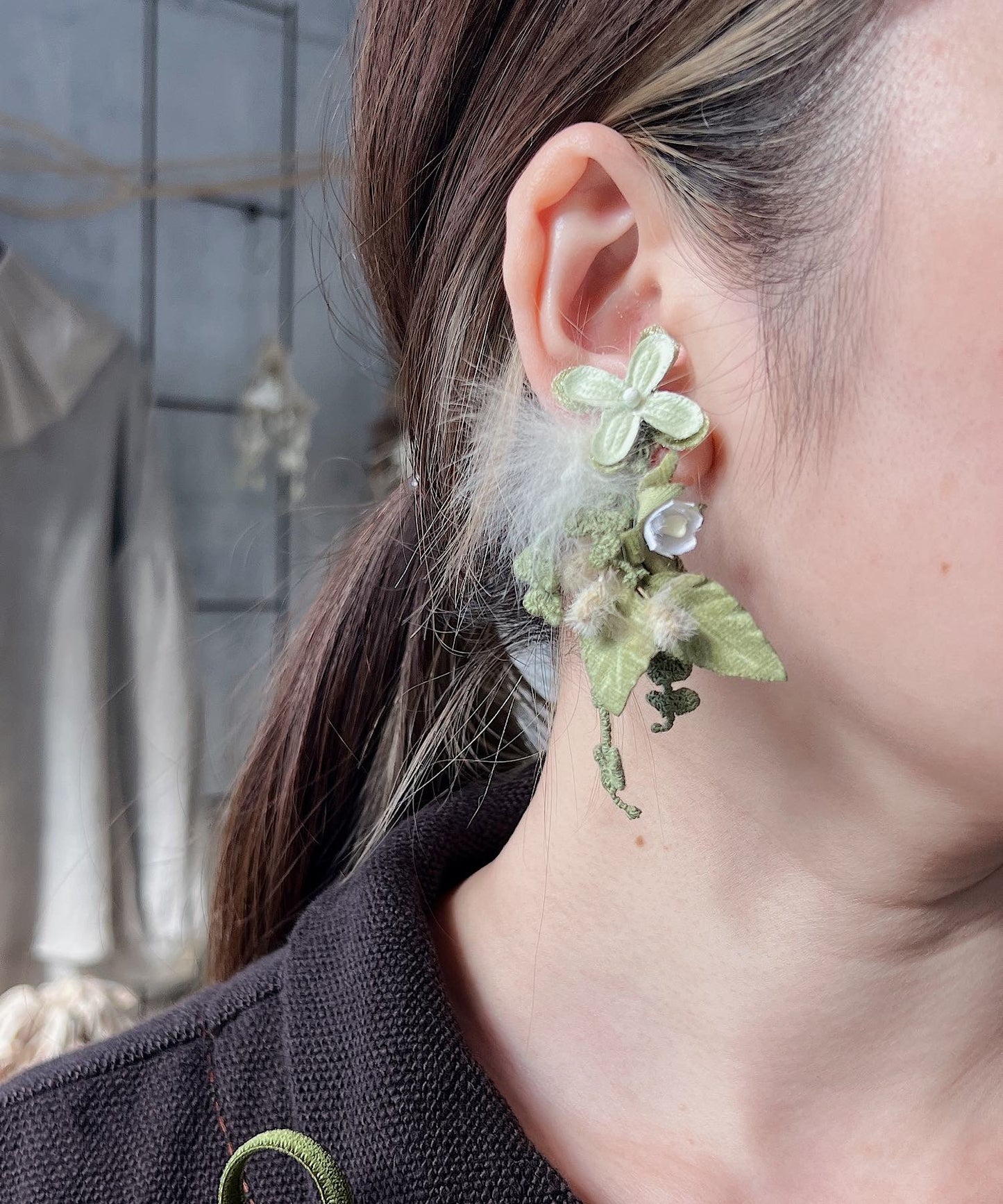 ファーとライラックのピアス/イヤリング