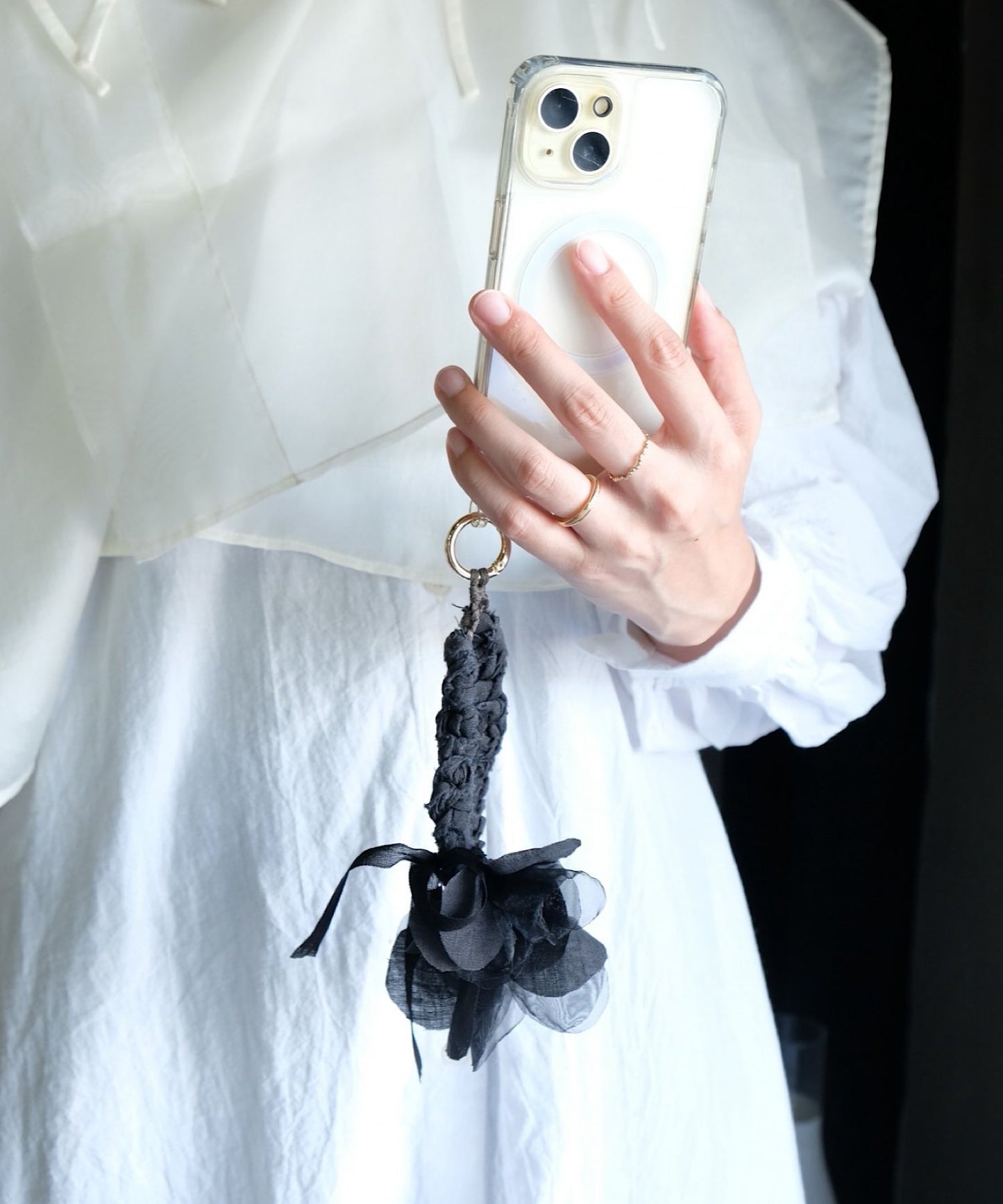 【予約商品】木蓮とリネンのスマホストラップ