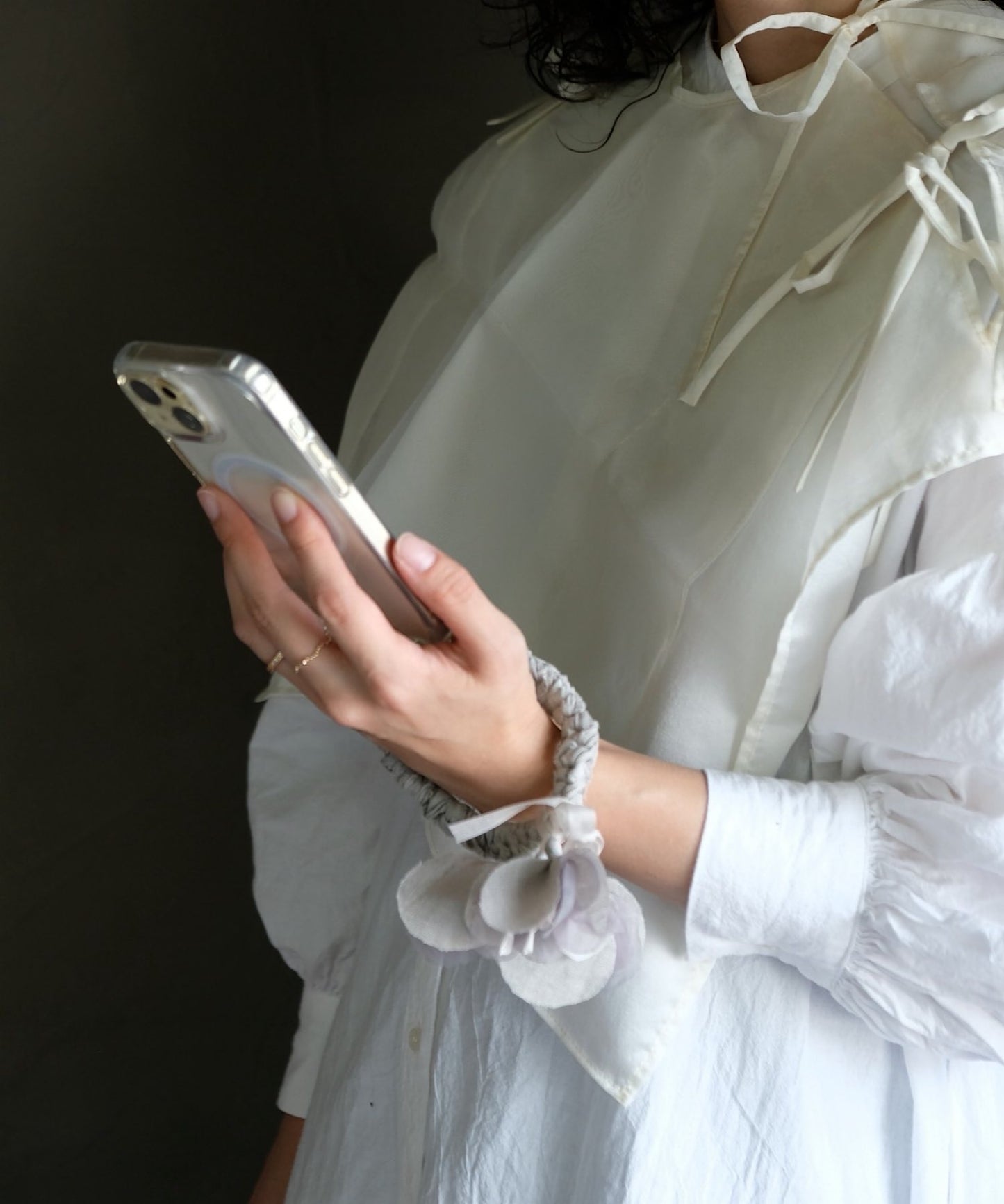 【予約商品】木蓮とリネンのスマホストラップ