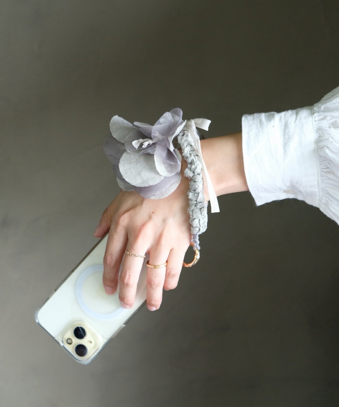 【予約商品】木蓮とリネンのスマホストラップ