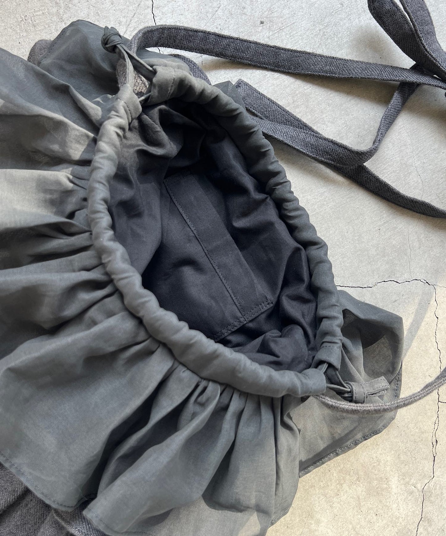 リネンウールのフリルバッグ