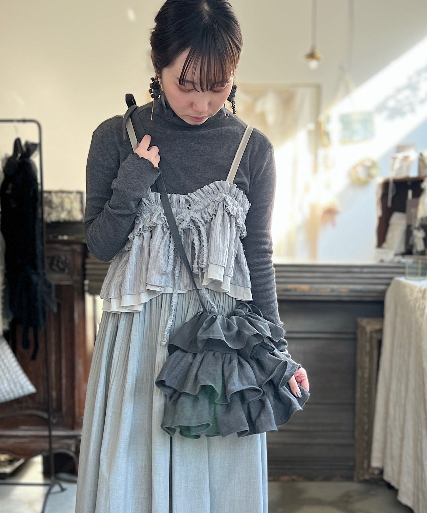 リネンウールのフリルバッグ