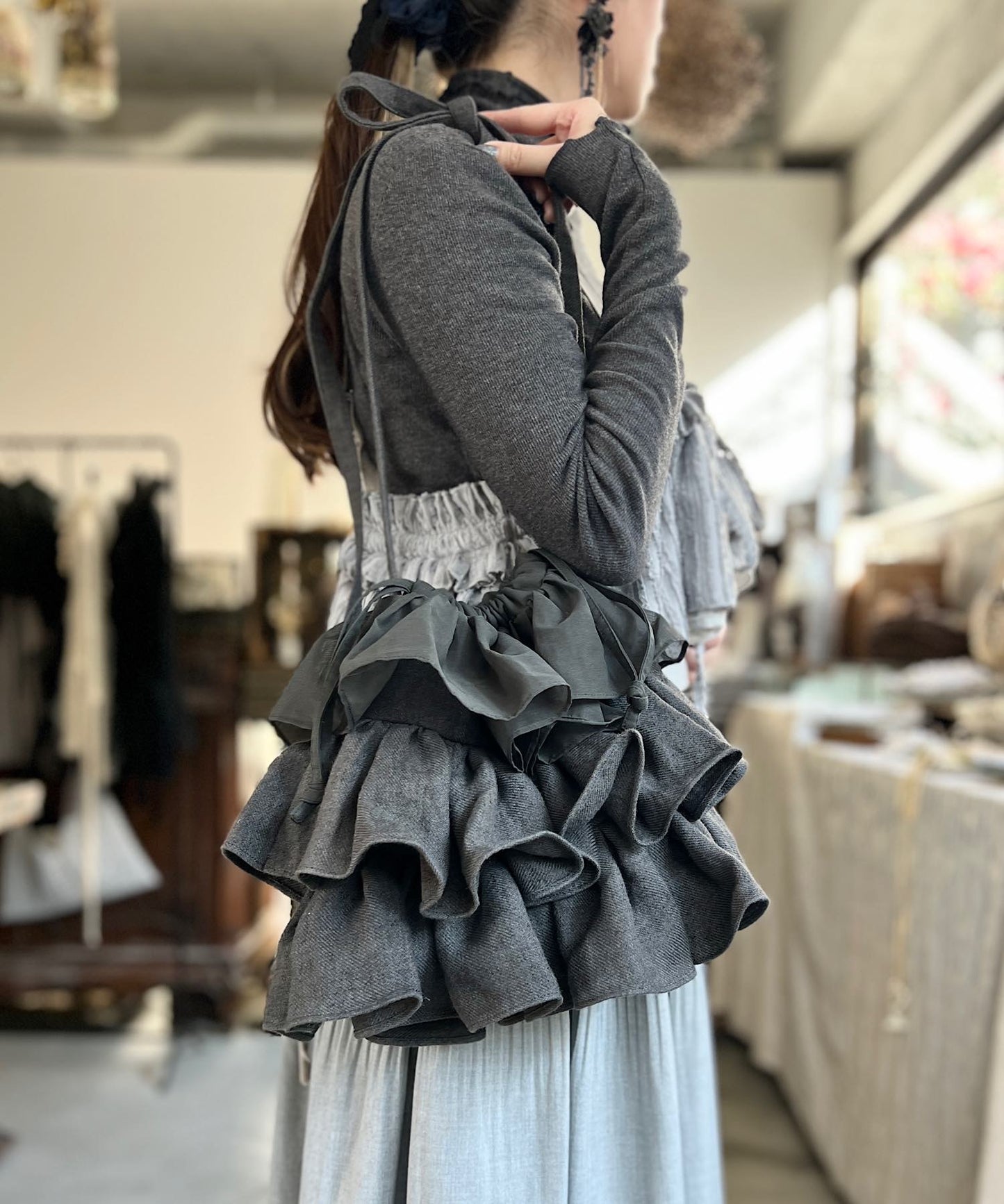 リネンウールのフリルバッグ