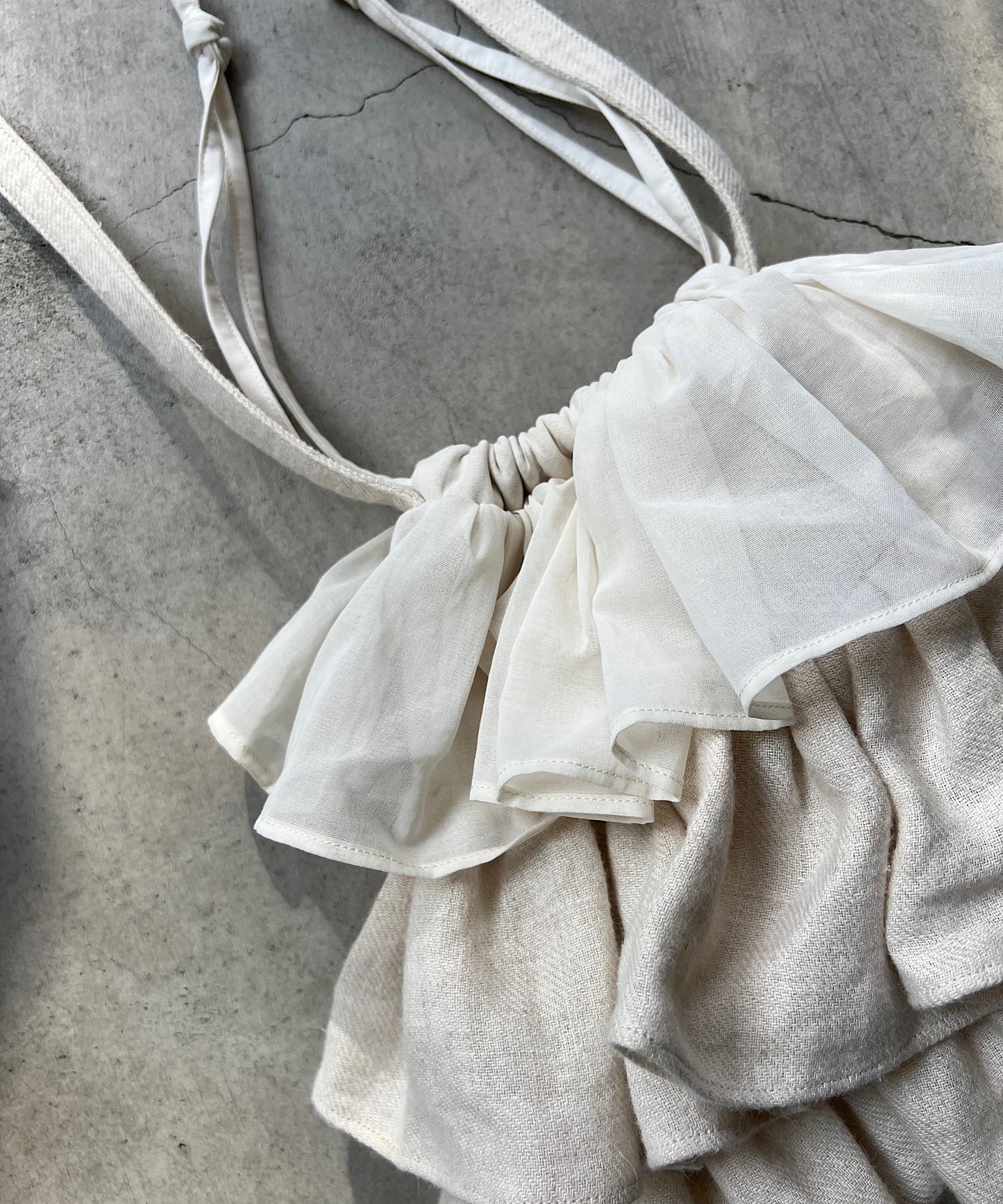 リネンウールのフリルバッグ