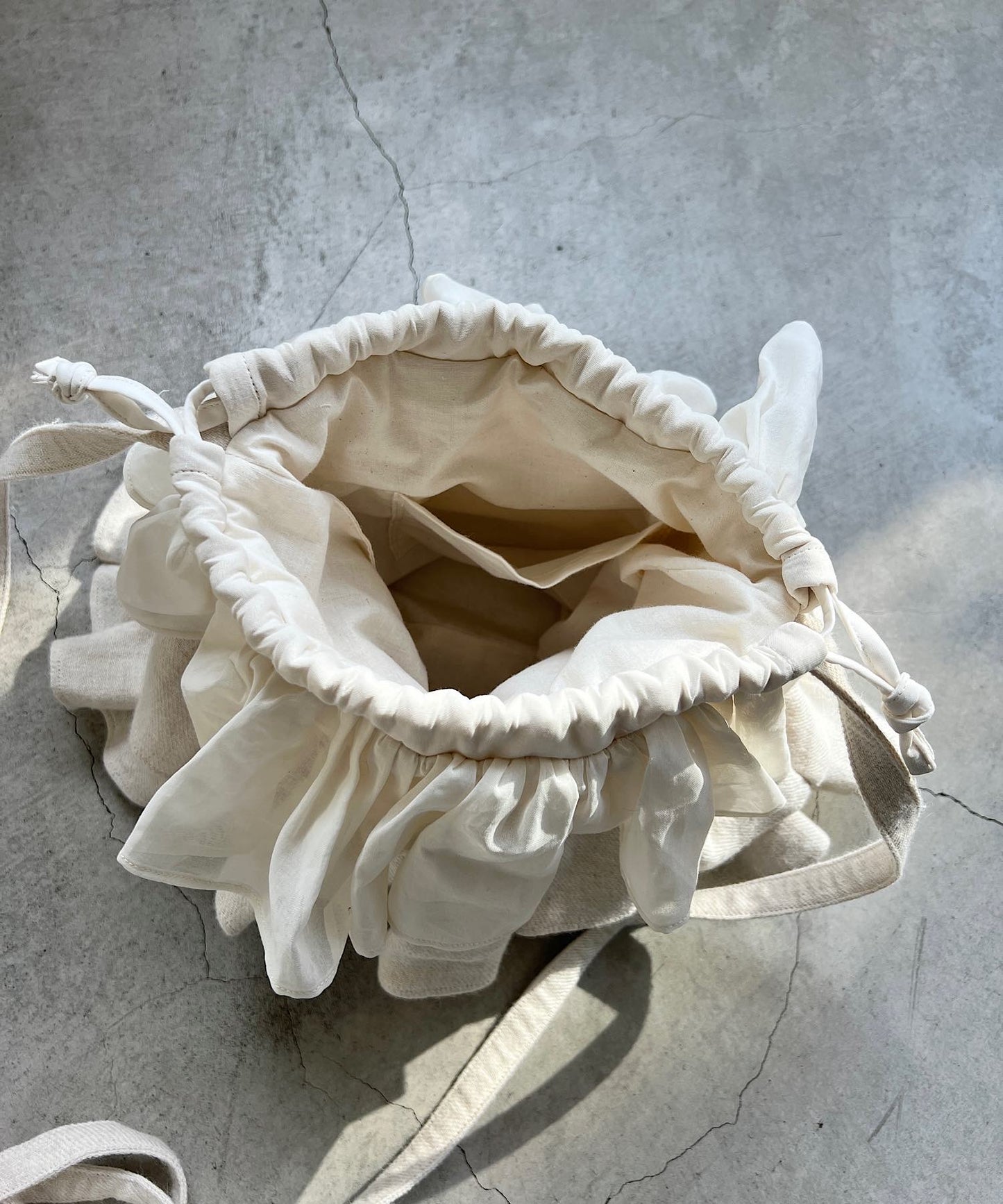 リネンウールのフリルバッグ