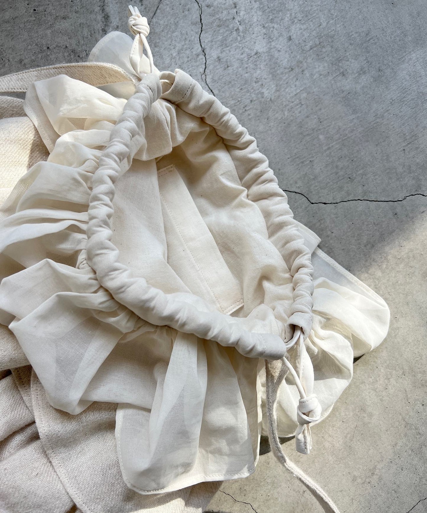 リネンウールのフリルバッグ