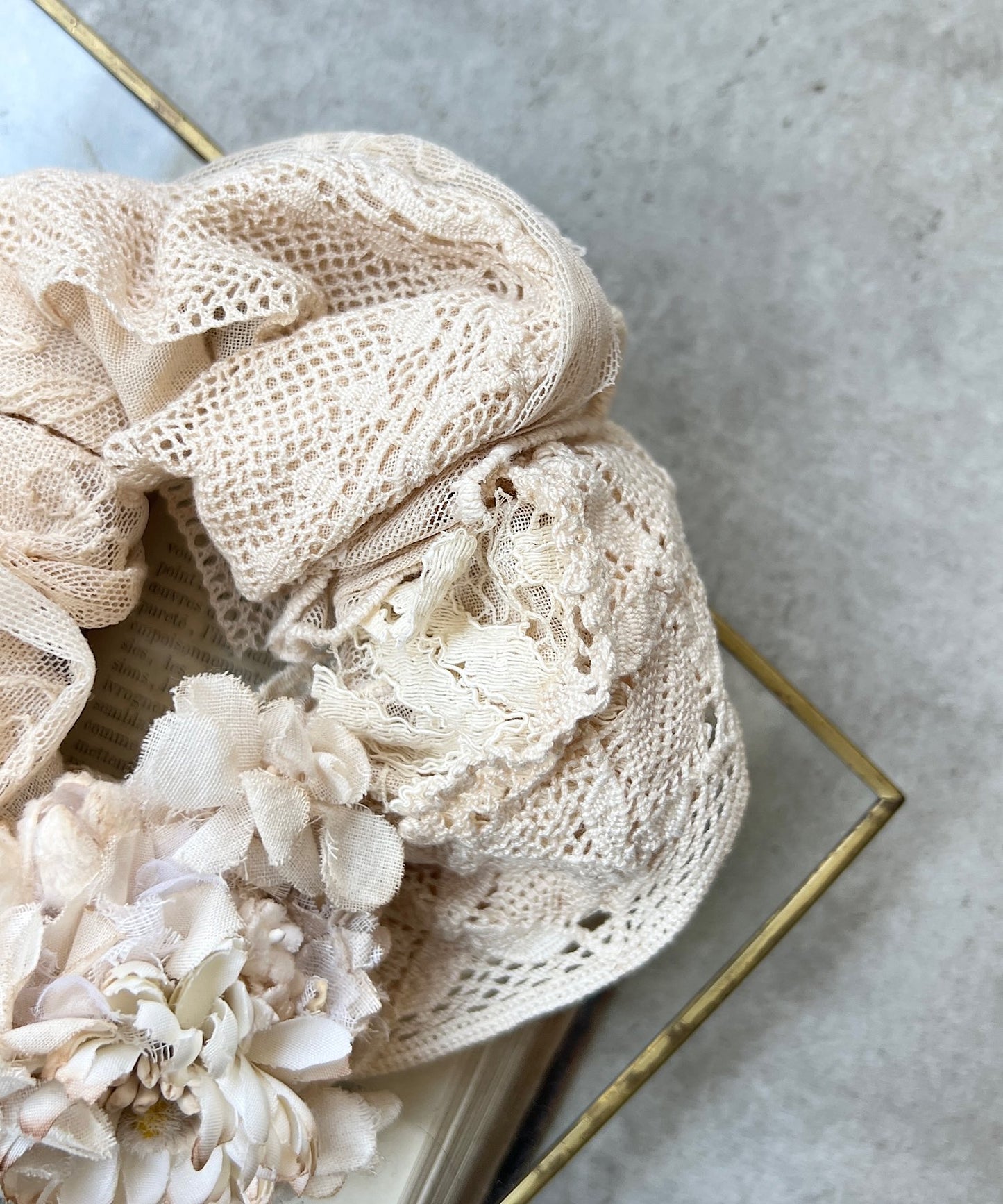 レースとお花の紅茶染めシュシュ