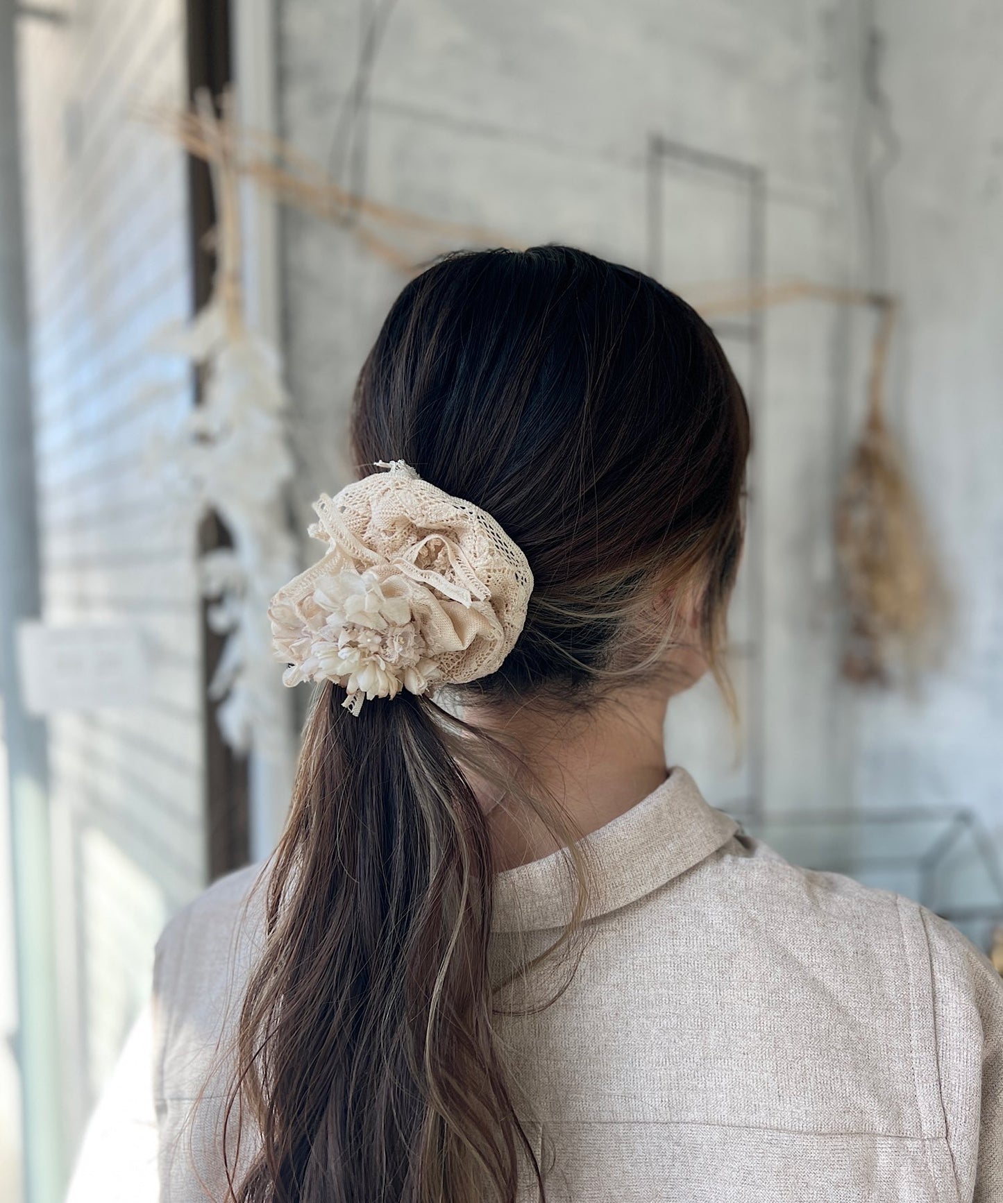 レースとお花の紅茶染めシュシュ