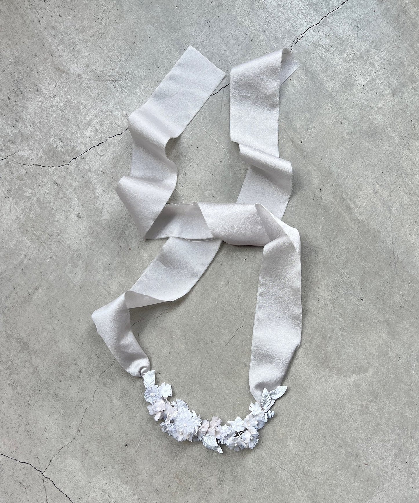 クララとサテンのネックレス