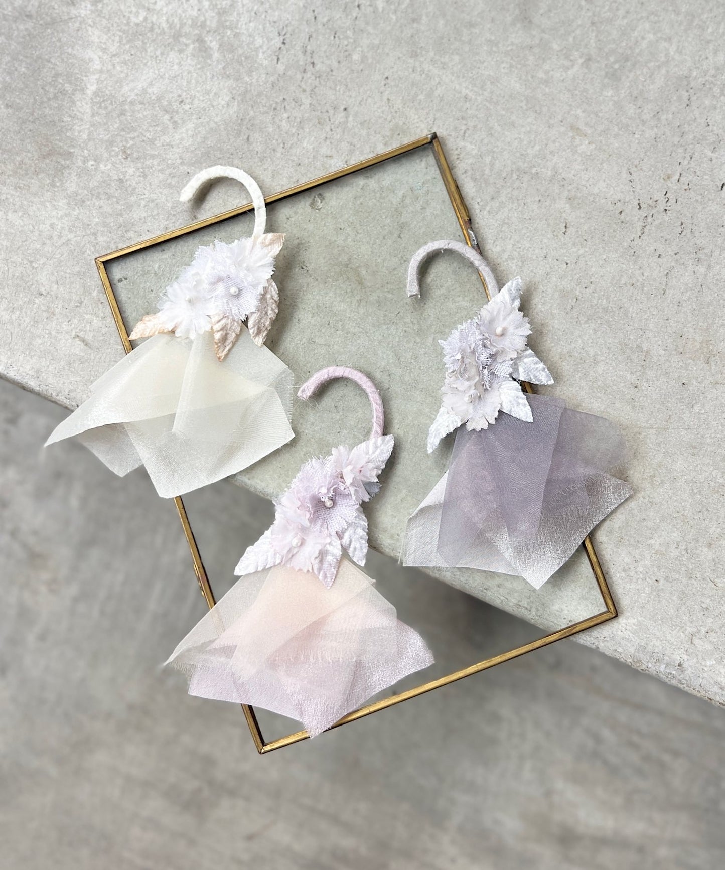 クララとサテンのイヤーフック