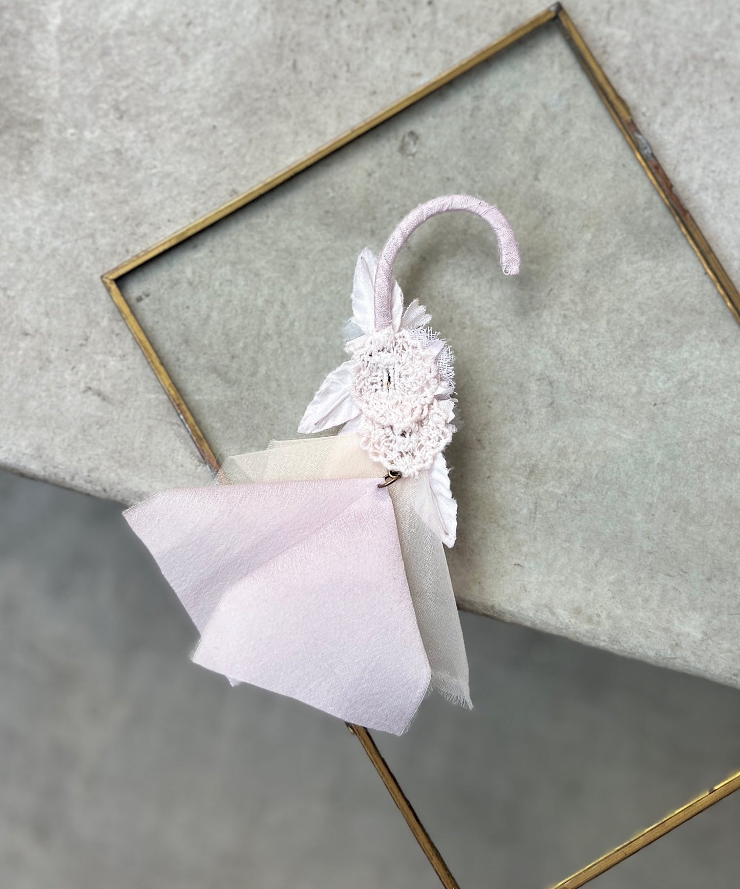 クララとサテンのイヤーフック