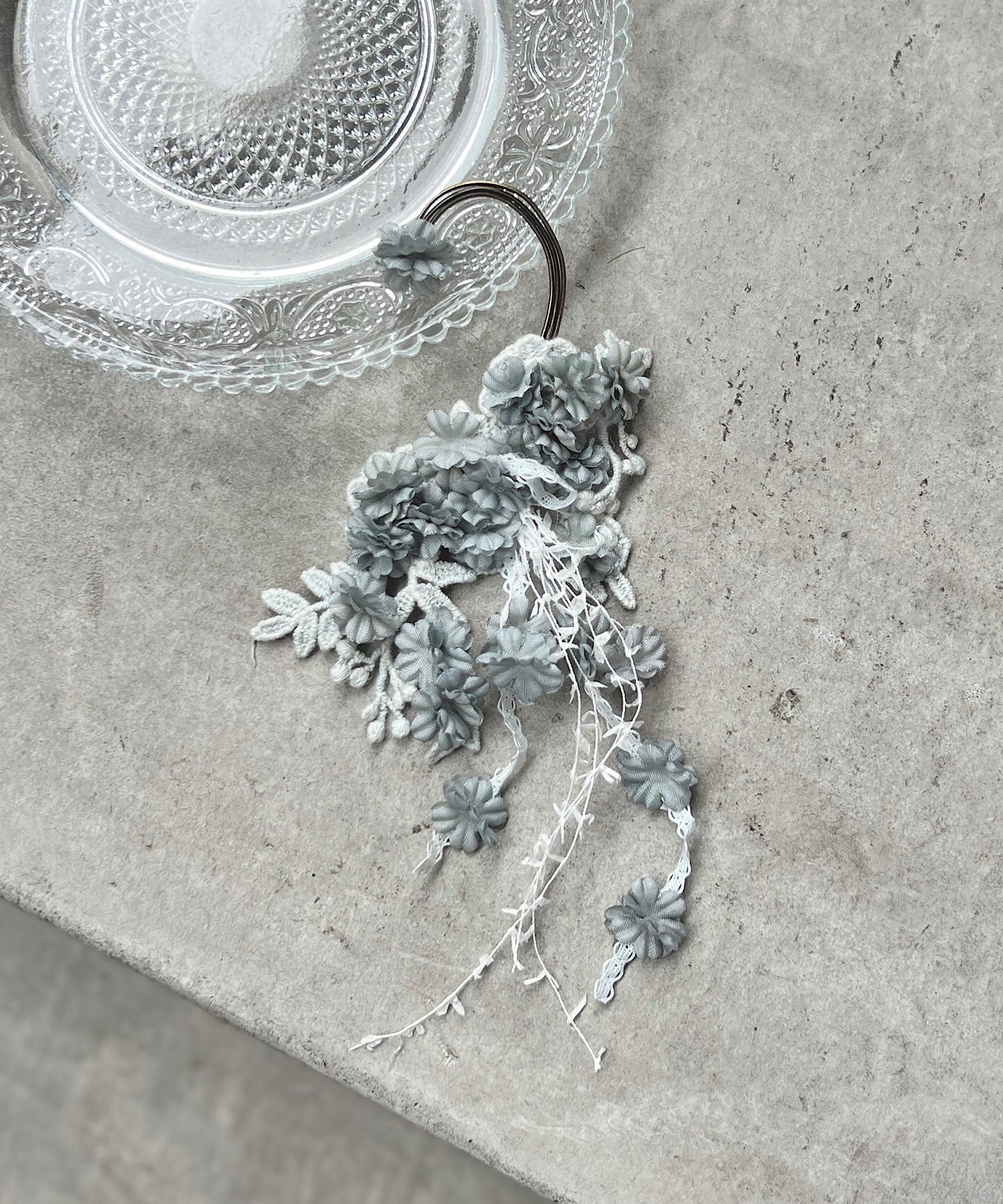 小さなお花のイヤーフック