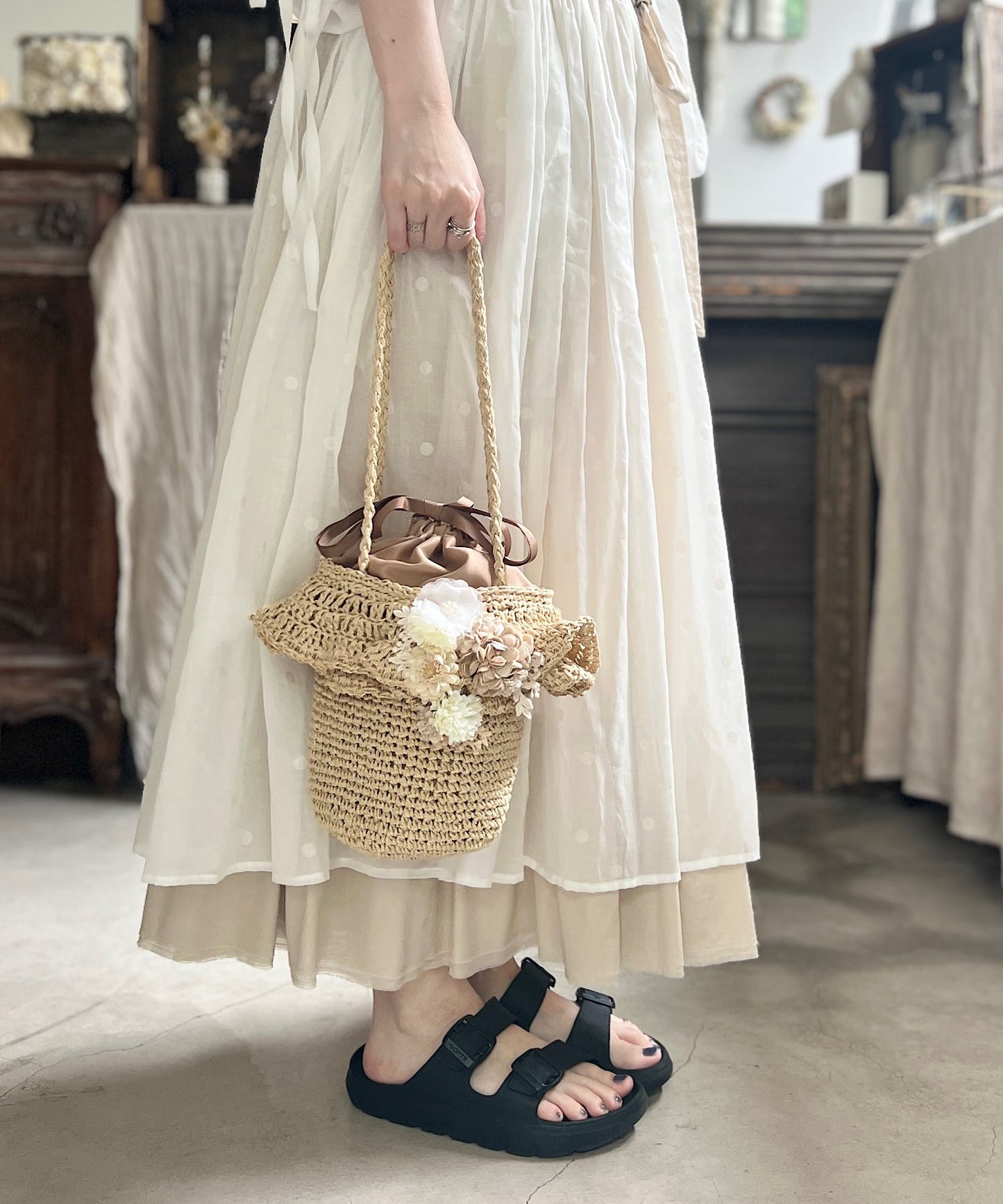 花飾りのフリルショルダーバッグ