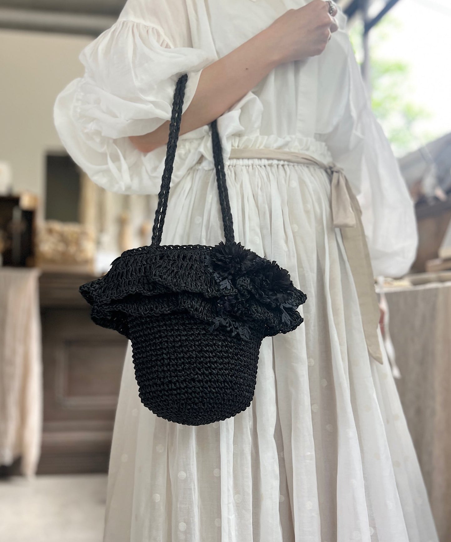 花飾りのフリルショルダーバッグ