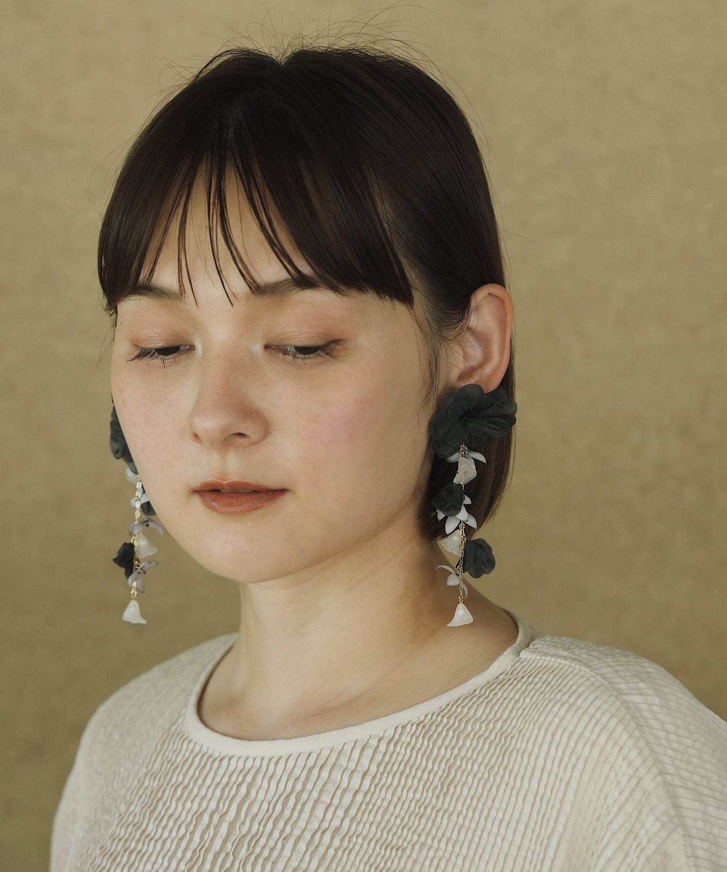 フリージアの揺れるピアス / イヤリング