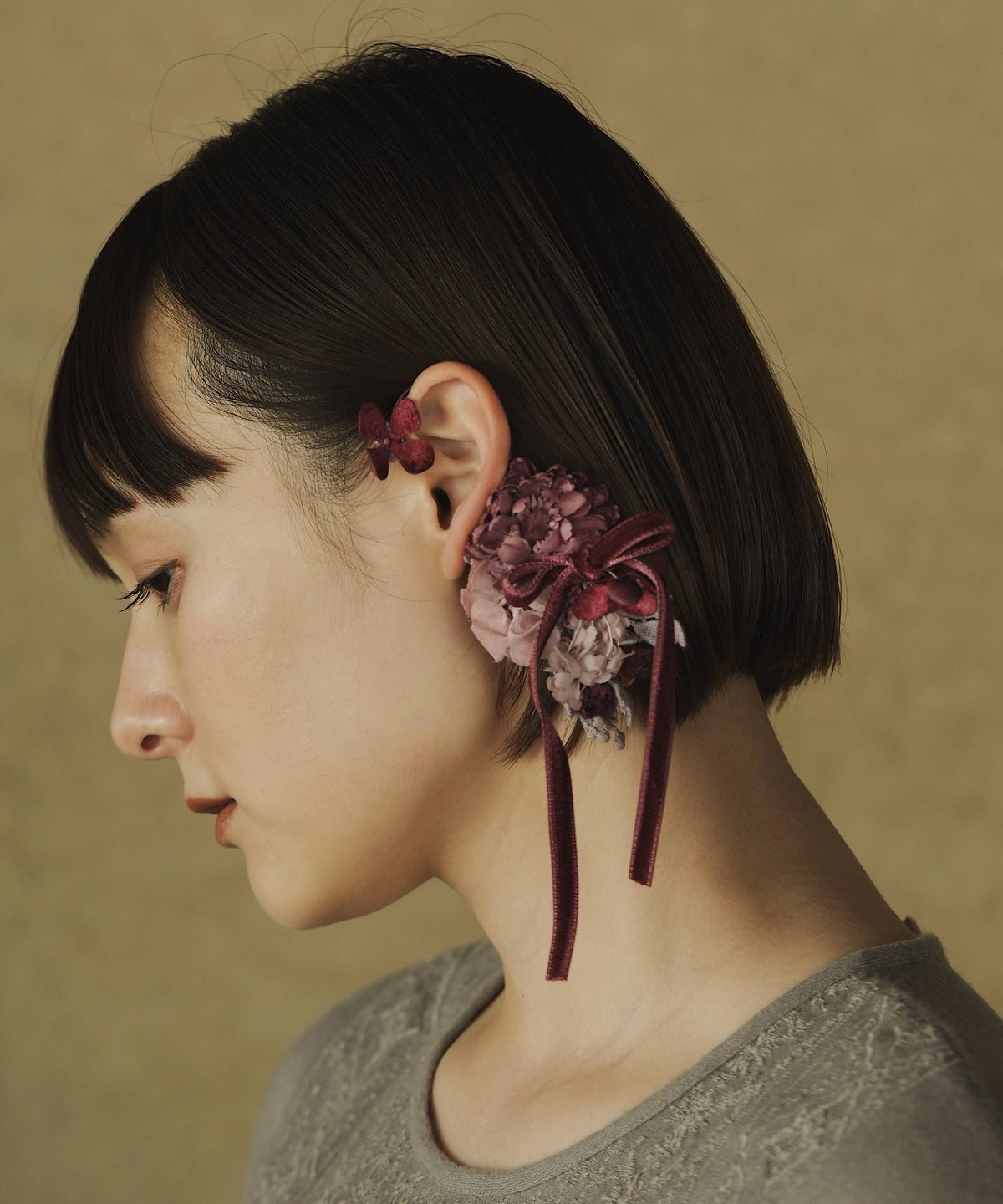 デイジーとリボンのイヤーフック
