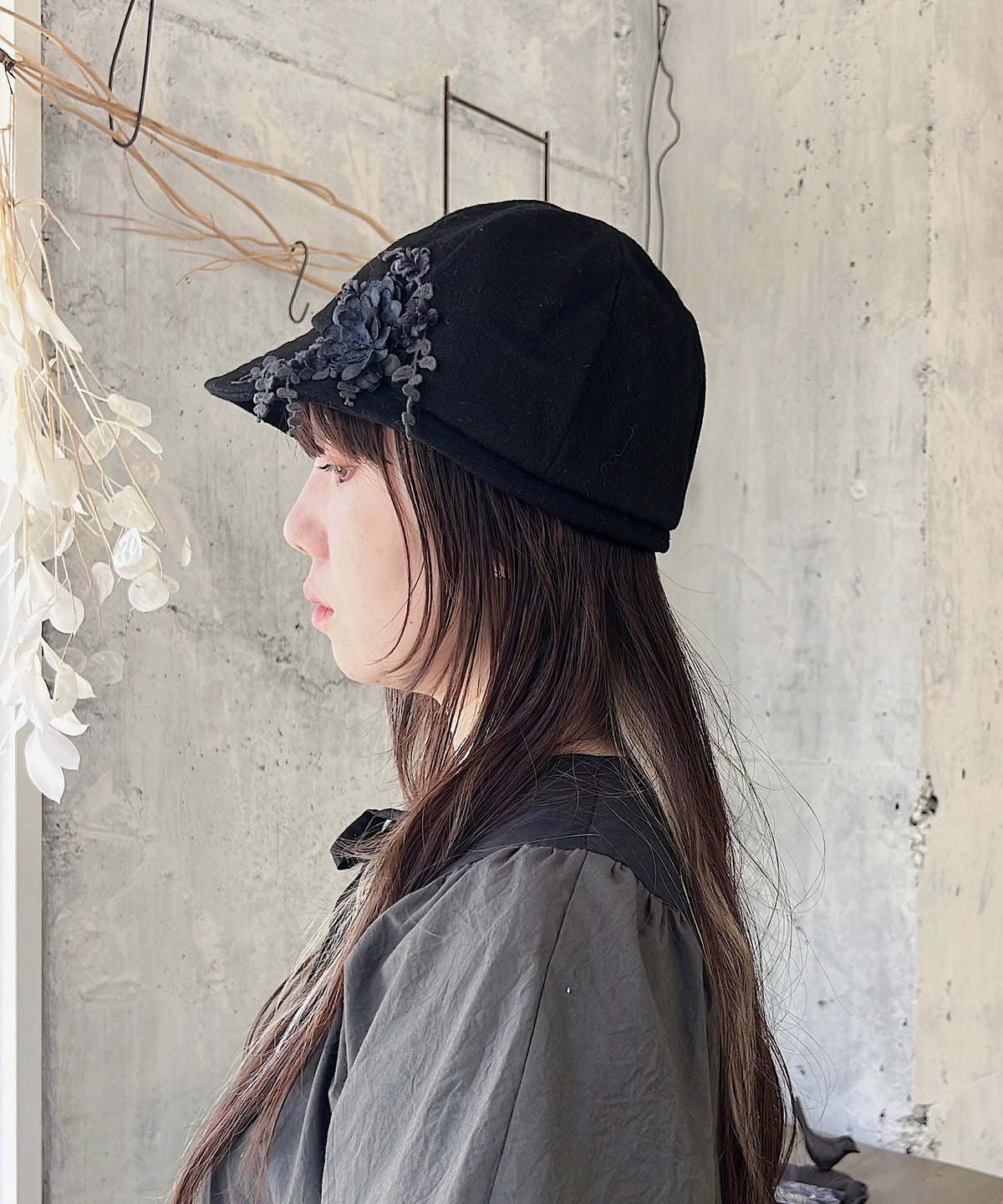 こっくりカラーのブリムキャップ