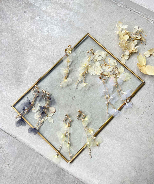 【SALE】シアーアジサイとパールの揺れピアス/イヤリング
