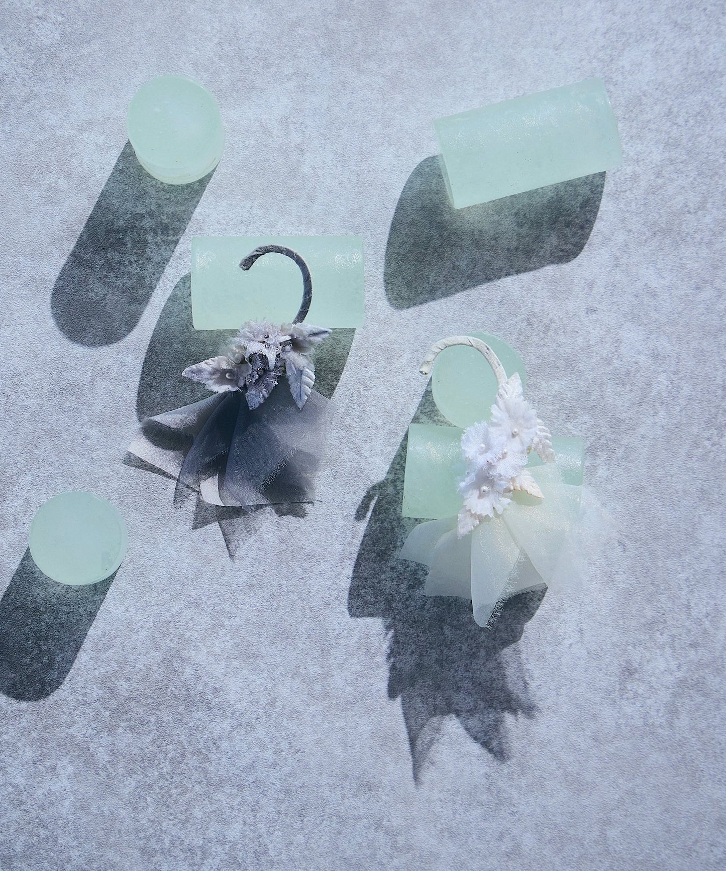 クララとサテンのイヤーフック